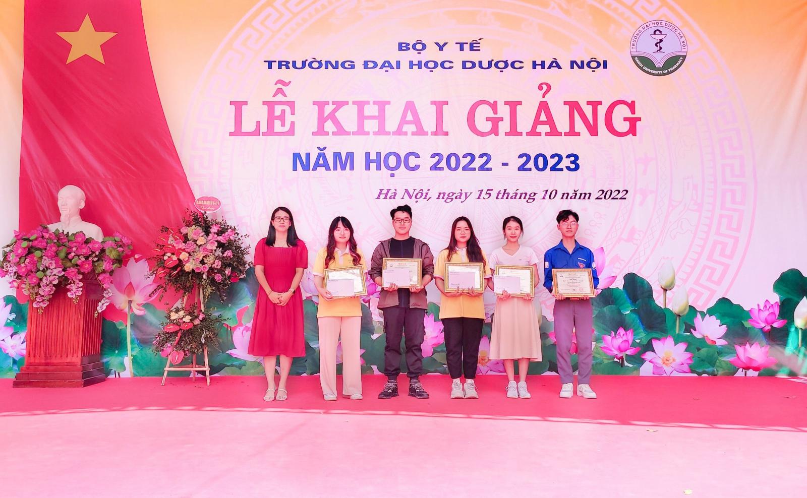 Học bổng Botania cùng sinh viên trường Đại học Dược Hà Nội chinh phục những đỉnh cao mới